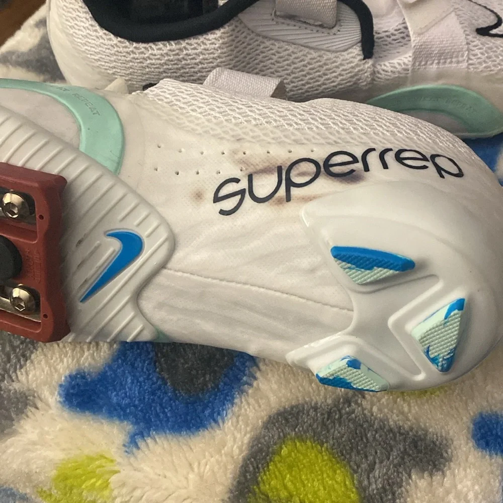 Nike ladies spin shoes size 8. - Picture 7 of 7